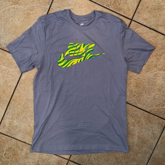 Nike The Nike Tee Lavender & Lime Green Zebra Stripe Accent Short Sleeve M - Picture 1 of 4